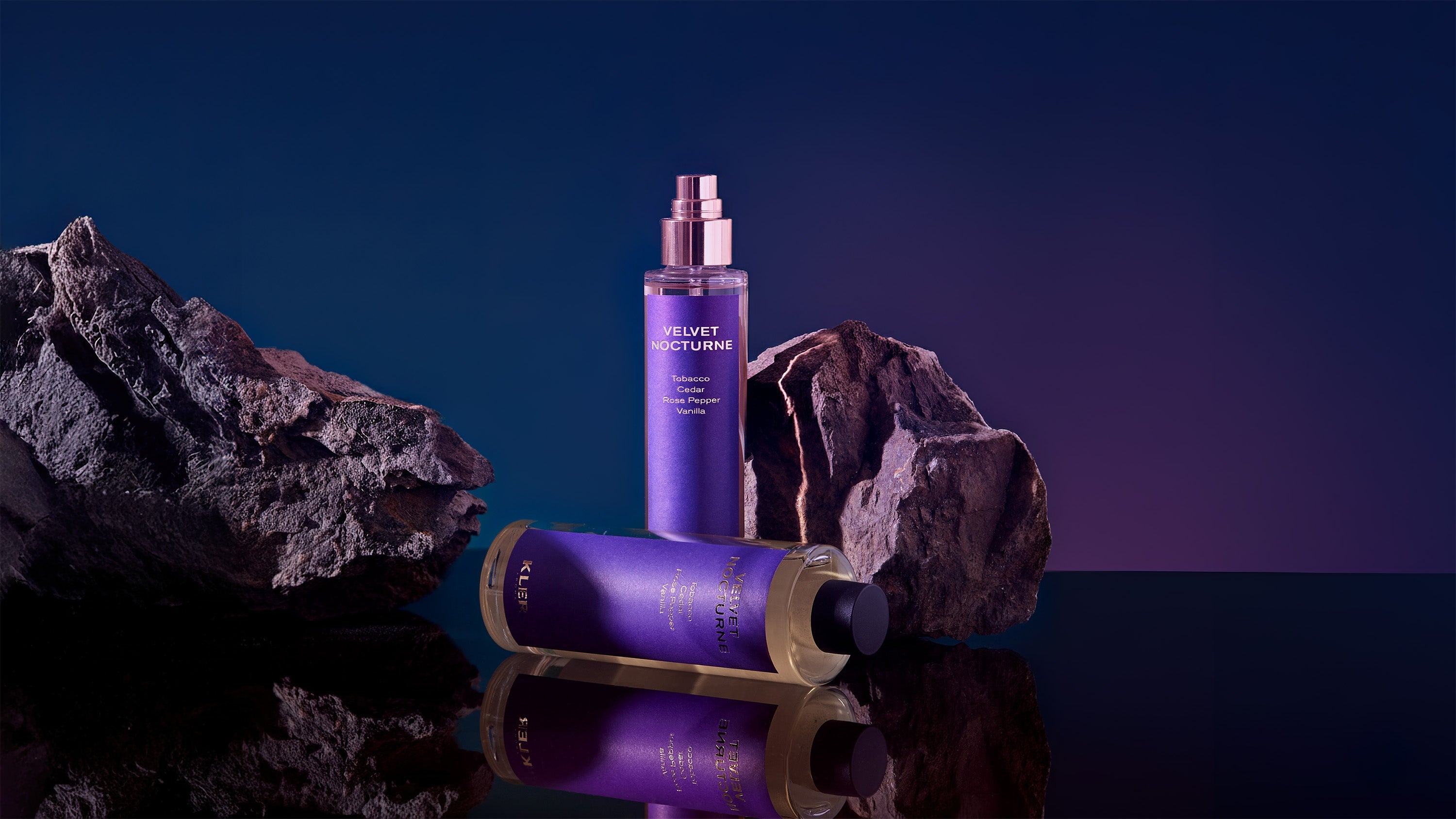 elegancka mgiełka zapachowa do domu o nutach owocowo-drzewnych, pachnie różowym pieprzem, cytrusami, fiołkiem, jaśminem, cedrem, wanilią, piżmem, liśćmi tytoniu, 95 ml